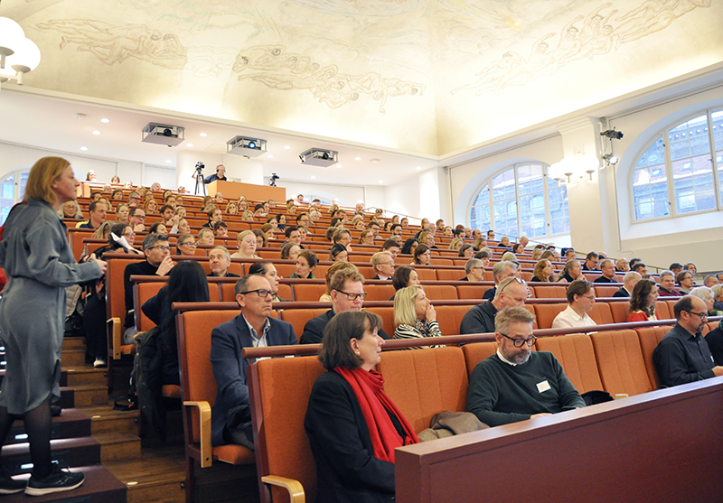 A large group of people in a big lecture hall at KTH