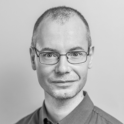 Joachim Oberhammers porträtt i svartvitt