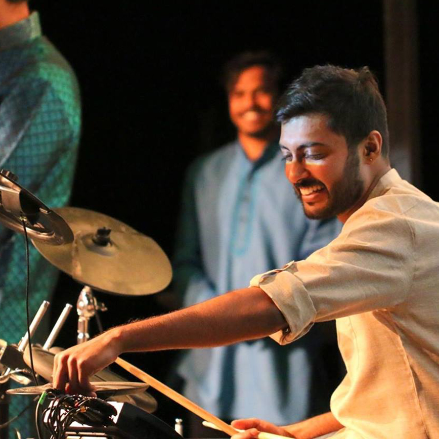Sharan Yagneswar playing the drums at a KTH party.