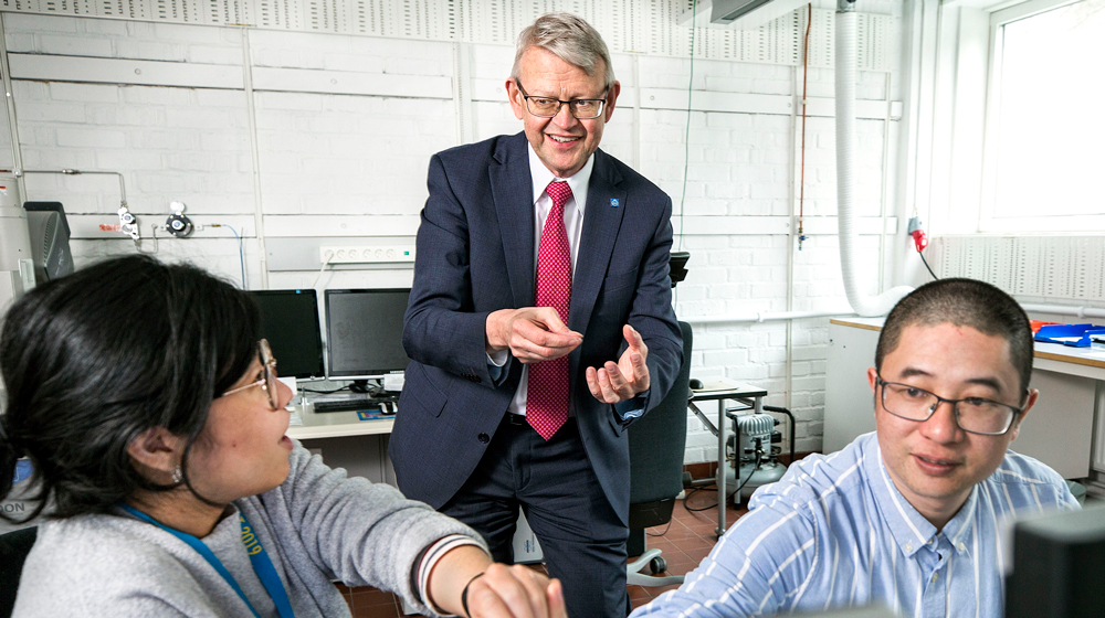 Chia-Ying, Mikael Östling and Wangzhong Mu in the Hultgren Lab. Photo: Håkan Lindgren