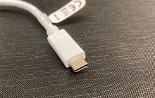 Foto på anslutningsdelen av en USB-C kabel.