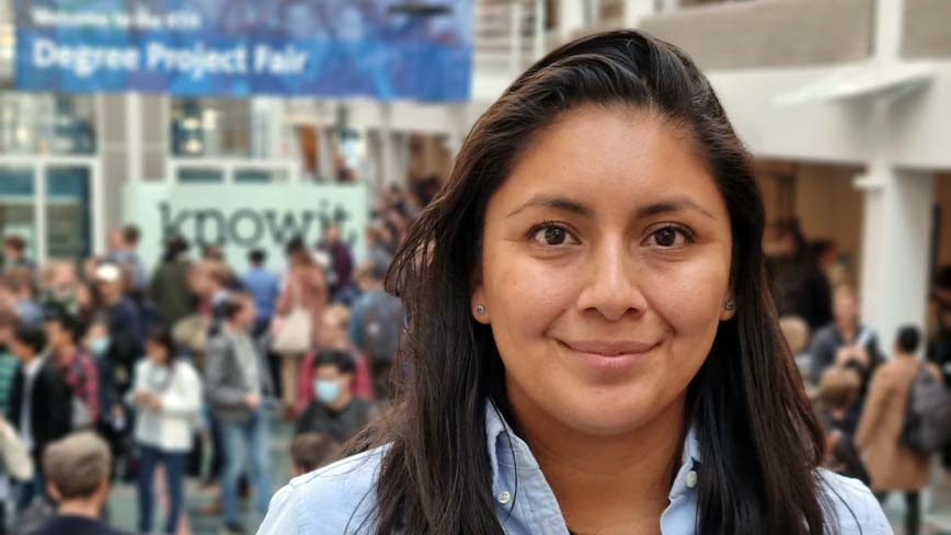 Alexandra in front of a crowd at the fair.