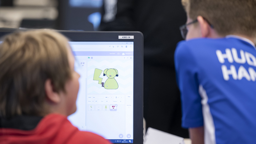 Mellanstadieelever lär sig programmera
