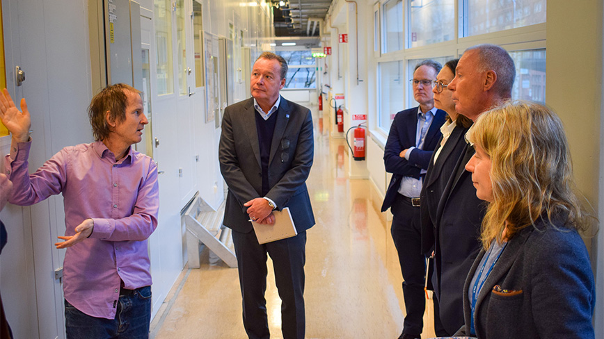 The President at KTH meets representatives at the EECS school in Kista.