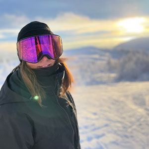 Karolin Sköldborg on her snowboard.