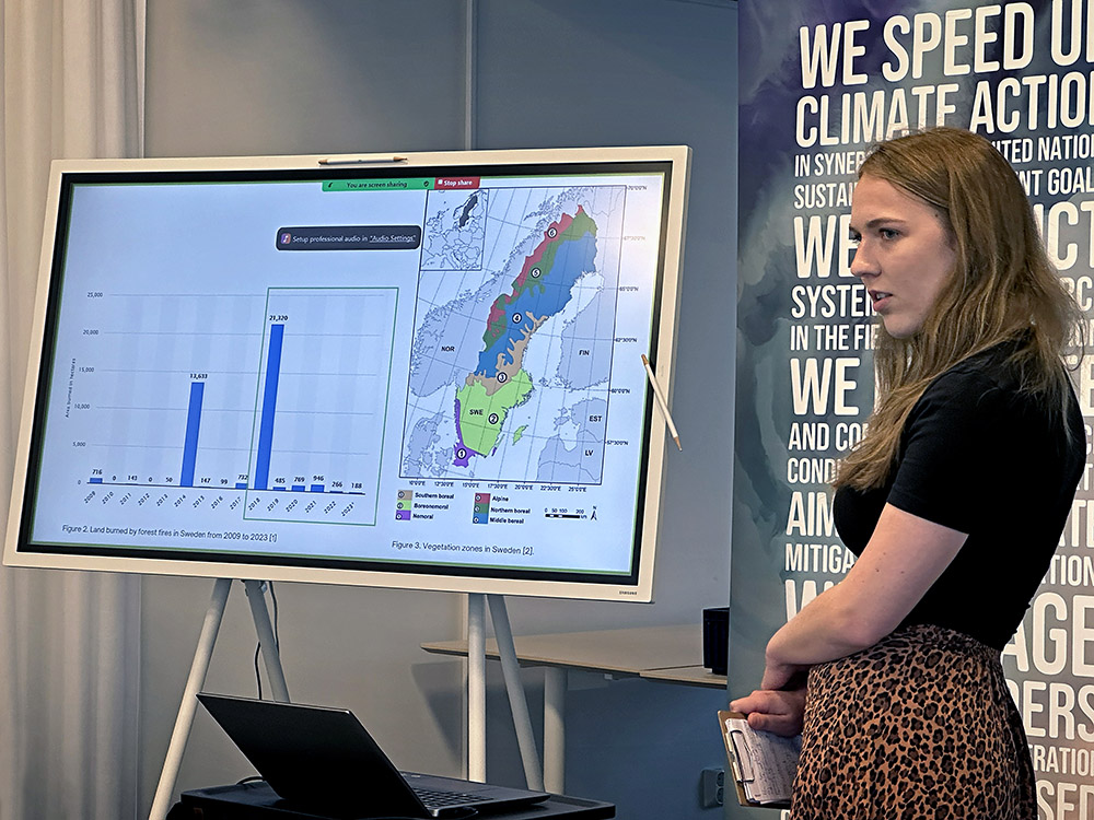 Picture of KTH student Weronika Tuszynska presenting her thesis