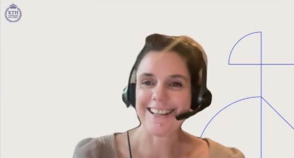 Skärmdump: Nicole Kringos med headset.