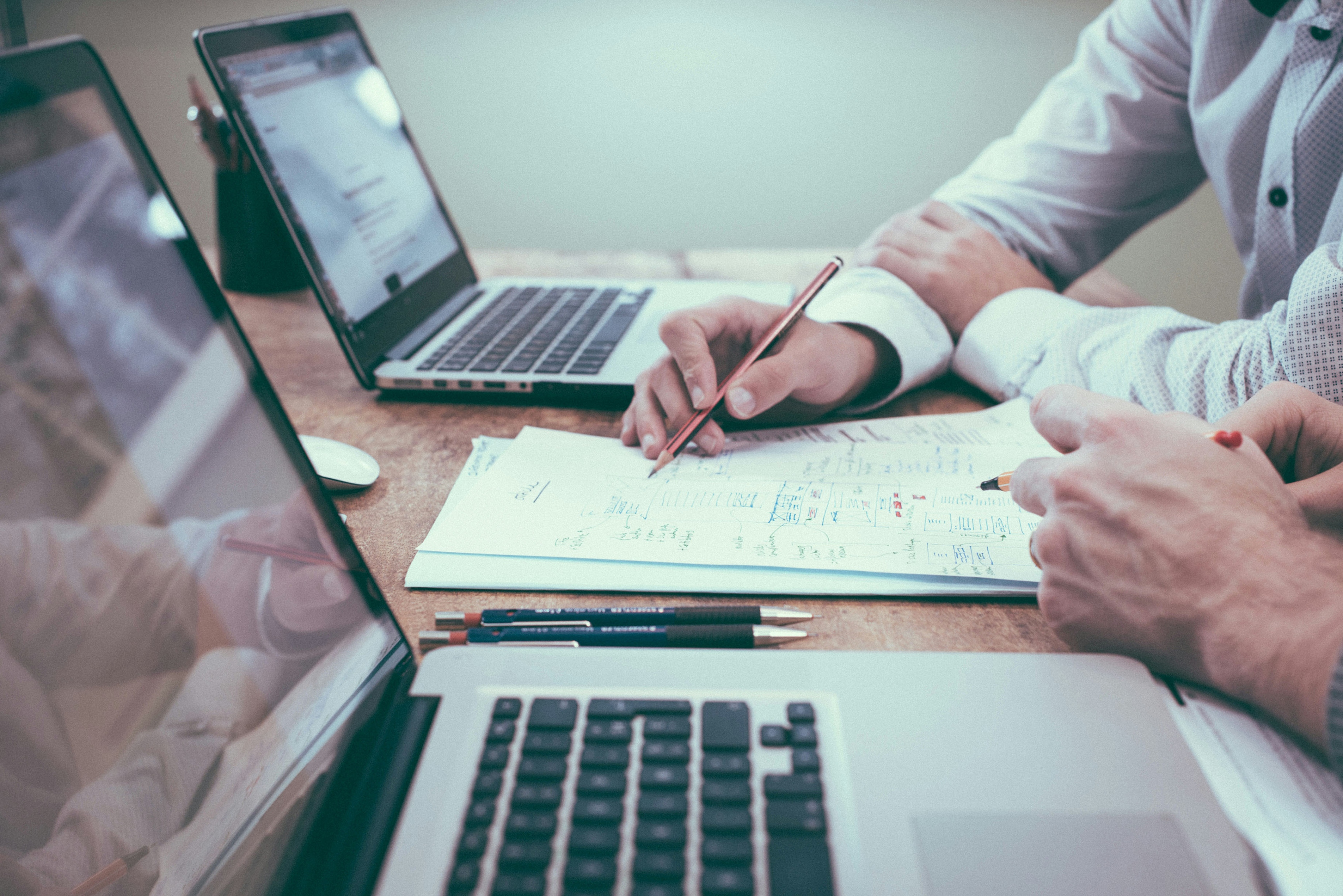 People working with computers. Phot: Scott Graham/Unsplash