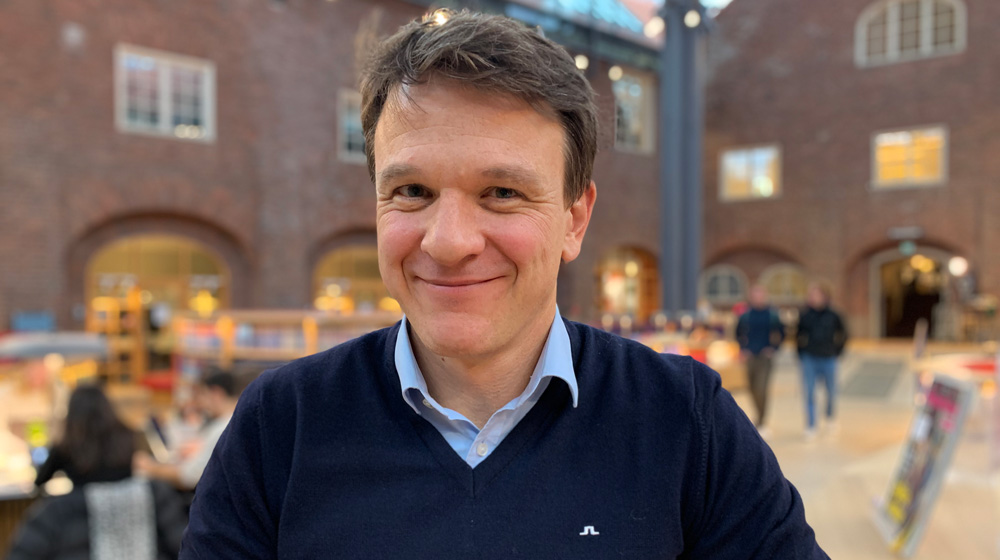 En bild på Christian Thomman vid KTH biblioteket