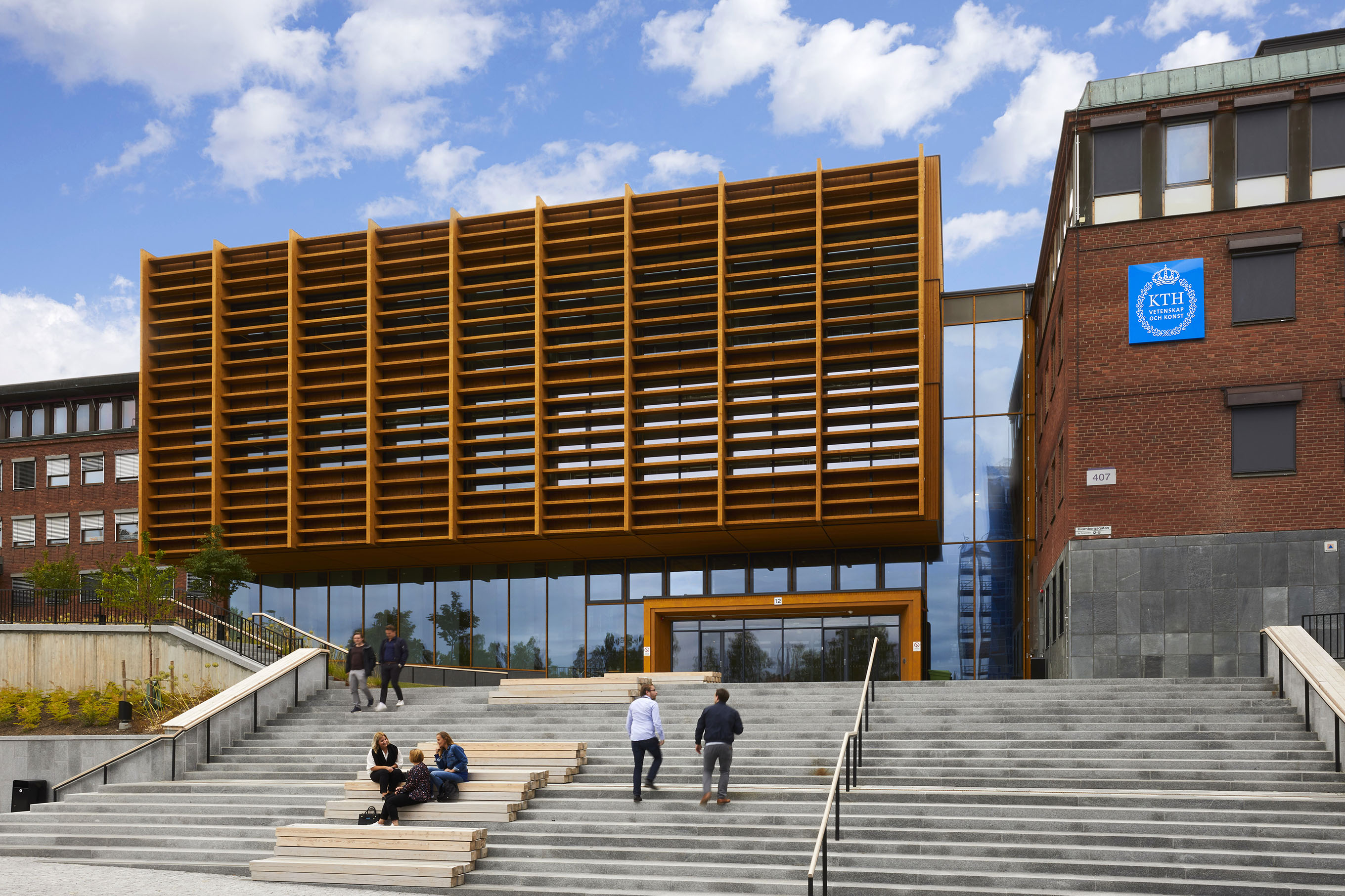Trappor och byggnader på KTH Campus Södertälje. 