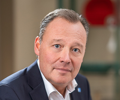 Portrait on man in suit.
