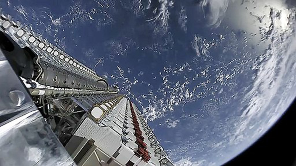 The Starlink satellite design being developed by SpaceX. Image: Wikimedia Commons.
