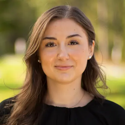 Porträttfoto av studenten Tina