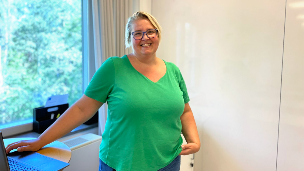 Linda Söderlindh standing in front of a window.
