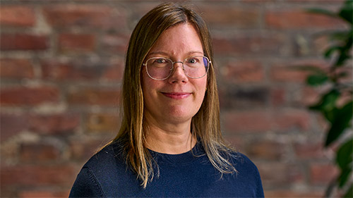 Foto: kvinna som ler.