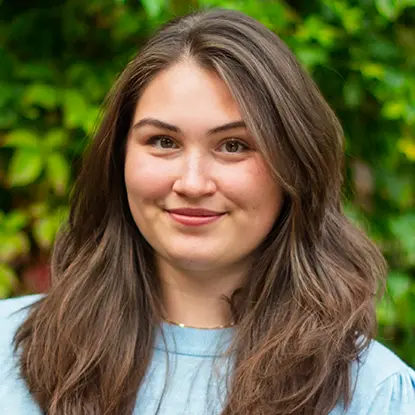 Porträttfoto av studenten Denise