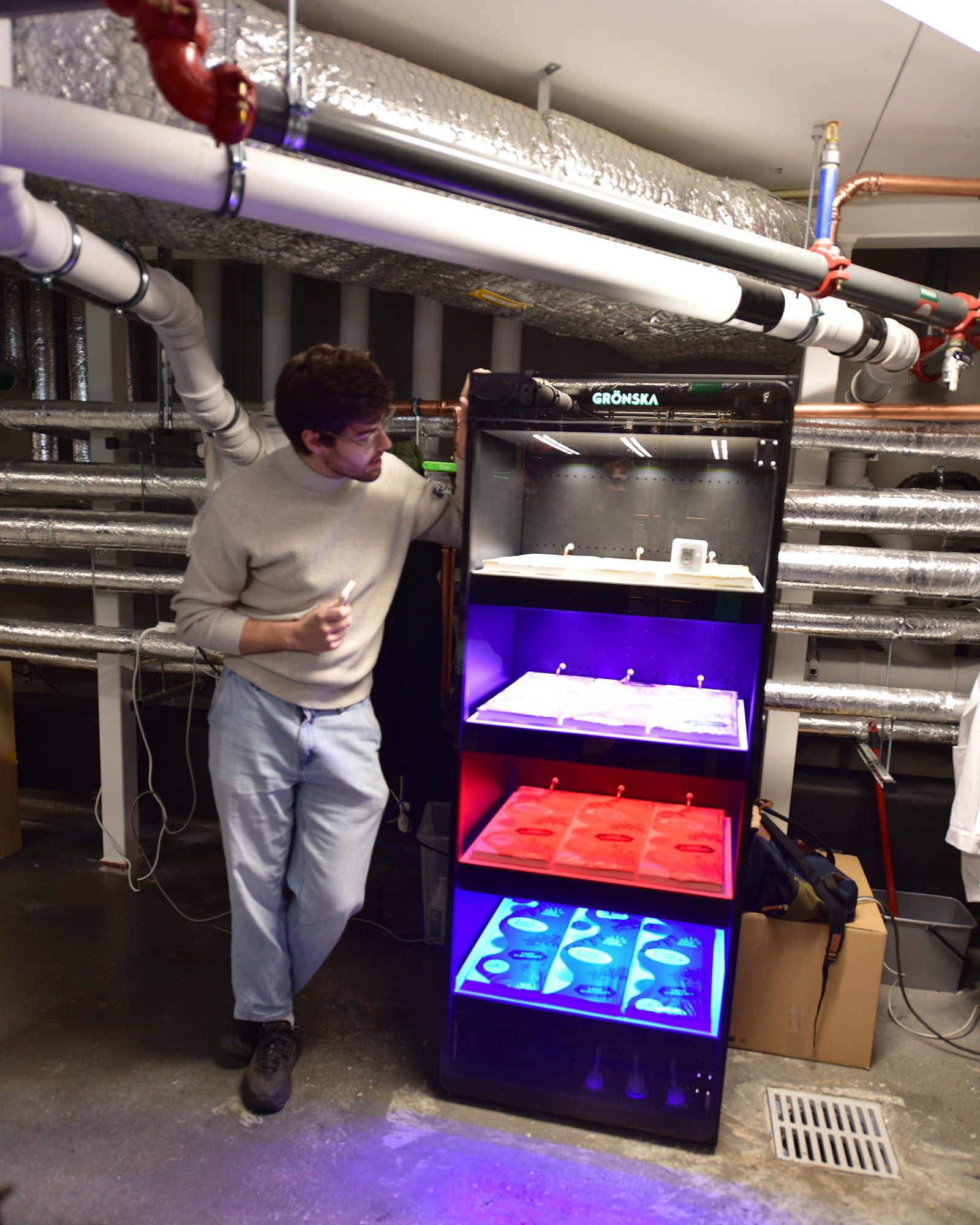 Demonstration av hydroponiskt odlingsskåp