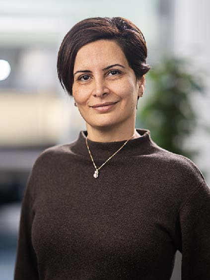 Porträtt av Zahra Kalantari.