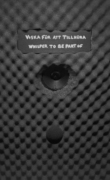 Styrofoam with text "Viska för att Tillhöra"