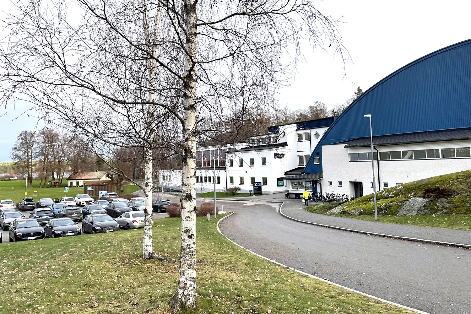 En del av Bosön från utsidan