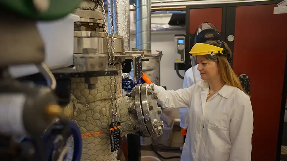 Woman wearing a visor at a machine.