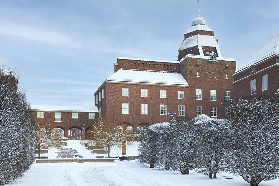 Vinter och snö på KTH Campus.