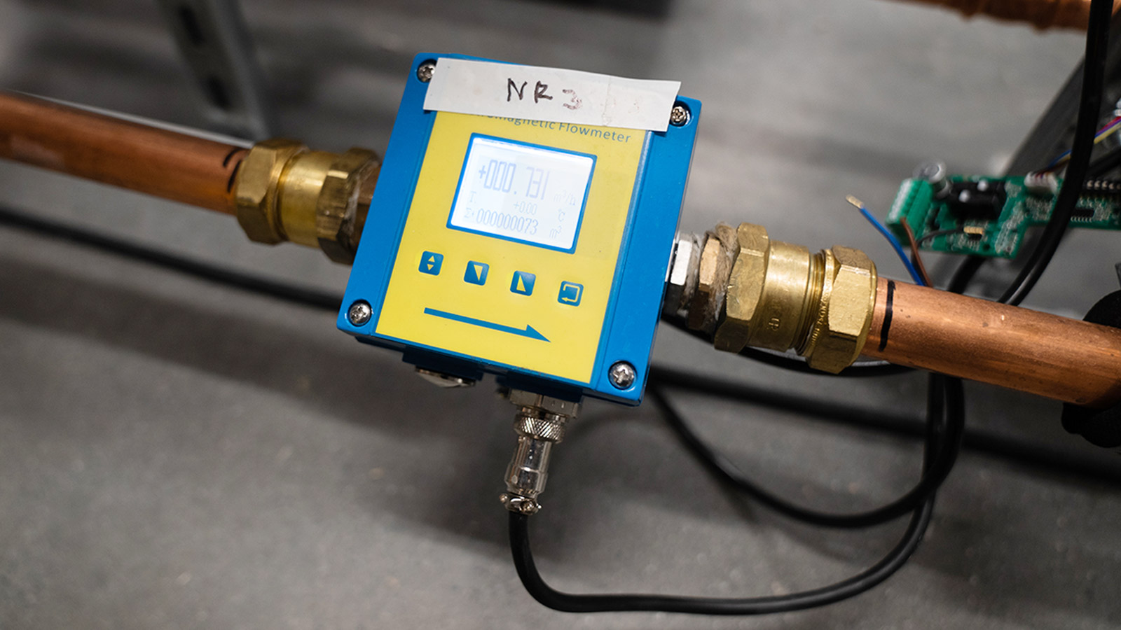 Borehole measurement device