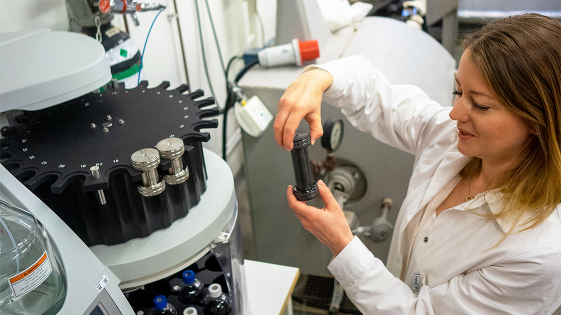 Researcher in lab.