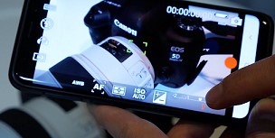 Fotografi visar en smartphone med app för utökade kamerafunktioner.