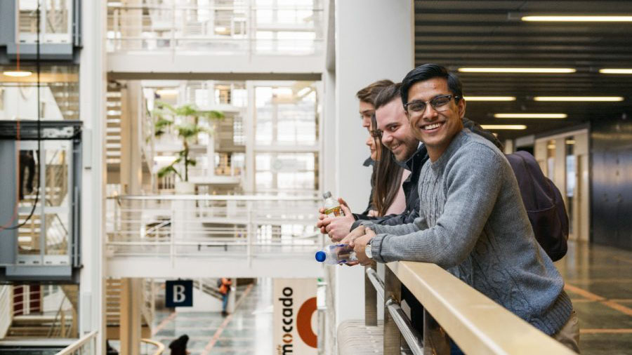 bildstudenter1-900x600 beskuren.jpg